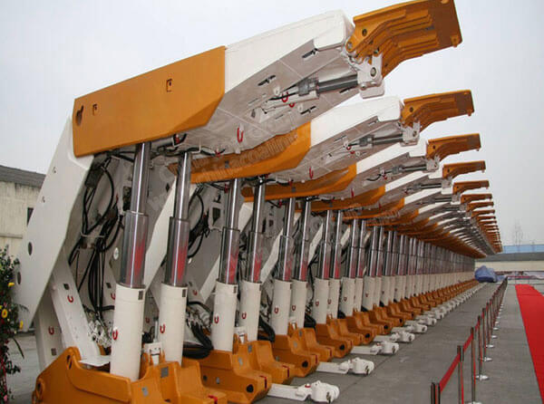 Hydraulic support for mining